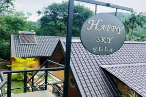 Happy Sky Hotel, Ella