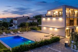 Awesome Apartment In, Omisalj