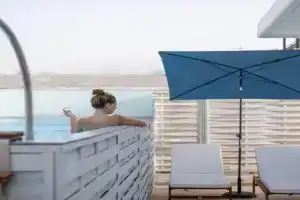 City Apartment with heated rooftop Pool, Chania Town
