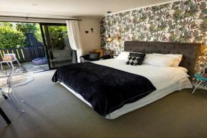 Morepork Gully lovely self-contained 11am checkout Apartments, Hamilton