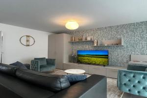 Family apartment, near the beach whit private park, Locarno