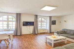 HW1B - Urlaubsmagie Gemeinschaftsgarten mit Pool, Sauna & Terrasse Apartments, Sebnitz