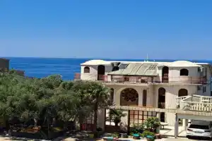 Tinina Basta Guest house, Bar