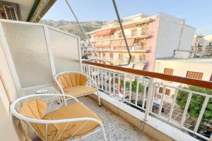 Central Apartment - 2 BR & Terrace I 50m to Beach, Loutraki