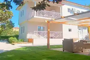 Villa Pandesia, Afitos