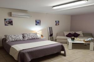 Studio Lucia, Argostoli