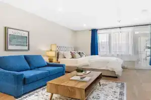 DownTown Studio with Balcony, Montreal