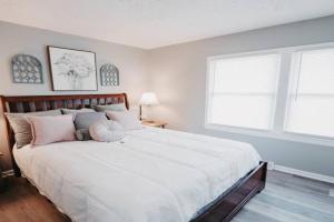 Hot Tub, Pool table, Sleeps 10 Guest house, Lexington