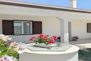 Villa Sole near the sandy beach, parking & wifi, Avola