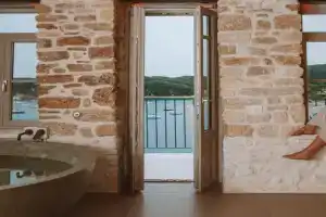 Pargas Distillery Suites, Parga