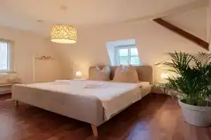 BG Living & Hosting - Gemütliche Mosel-Ferienwohnung für Familien & Weinliebhaber in Top Lage - 3 Schlafzimmer, bis 7 Personen, Parkplatz & Waschmaschine Apartments, Traben-Trarbach