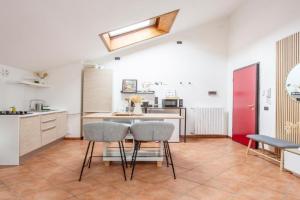 Modern & Minimalist Flat -4people- Fully Equipped Apartments, Como