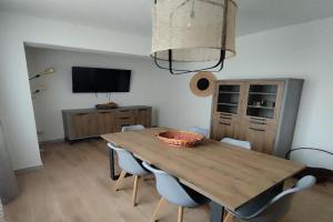 V&J appartamenti Apartments, Carini