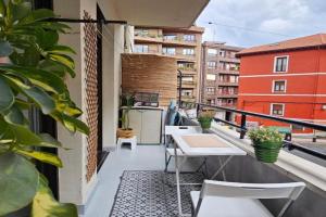 Central River Room - private WC, Bilbao