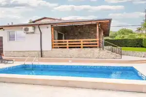 Villa Golden Shore with Private Pool in, Kranevo