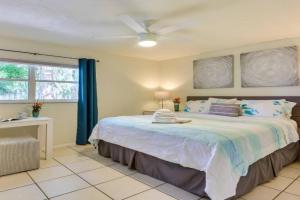 Coconut Cove Mid-long term stays available Walk to Downtown Trolly to BEACHES Apartments, Sarasota