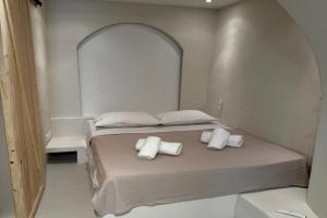 White Sand Cave Suite Guest house, Mylopotas