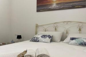 Luisa Room, Sampieri