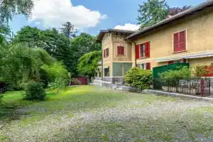 Suite con camino e terrazza Apartments, Varese
