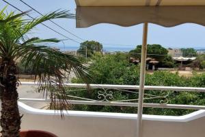 Rena's sea view Apartments, Artemida