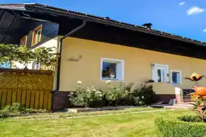Jakob Guest house, Lam