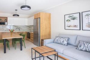 Melissa Zoe House, Vasiliki