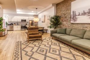 North House - Bohemian Vieux Quebec Two Bedroom, Levis