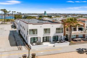 1628 West Oceanfront Oasis 3 Apartments, Newport Beach