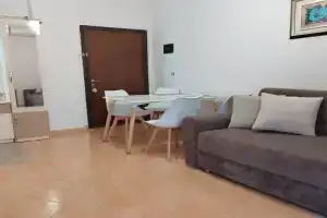 Glen's Apartament at Beach, Golem