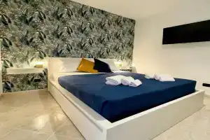Deca Home Apartments, Bari