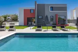 Villa Pasadra, Afantou