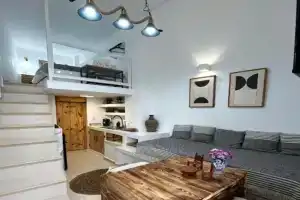 Babatseratsi skyrian studio 2, Skiros