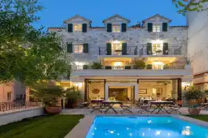 Casa Columba - 4 Star Design Boutique Hotel with Outdoor Pool & Private Garden, Makarska