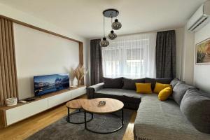 Stan sa 3 spavaće sobe Apartments, Kraguyevats