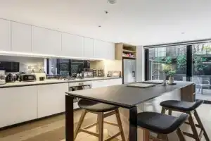 Large Central Retreat Apartments, Melbourne