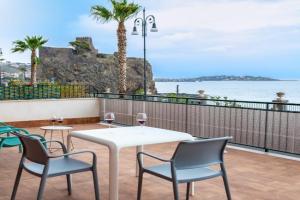La Terrazza sul Mare Modern Apartment, Aci Castello