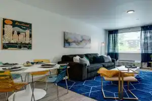 Bright & Cozy Walkable Alberta Condo, Fast WiFi, & Quite Guest house, Portland