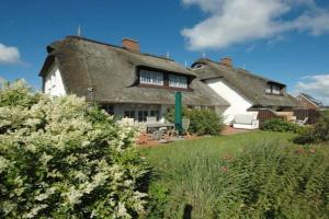 Arnika-Hof Arnika Hof Hausteil 24 Guest house, Wenningstedt