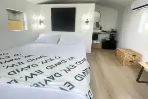 Charming Coastal Retreat Apartments, Miami