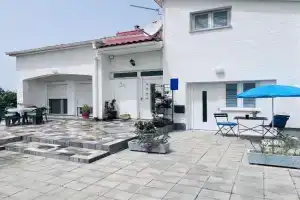 Apartments Marija with big garden - TA Leut Agency, Vrsi