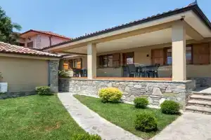 Villa Zoi A Stay to Remember I Guesthouse located inside the Castle of on a historic Roman road Via Egnatia, Elbasan