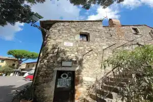 Private 2 bedrooms home in centre, Saturina