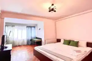 Downtown Unirii Square Private Economy Rooms with shared amenities, Bucharest