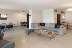 Holiday Maisonette in Varkiza by GHH Apartments, Vari