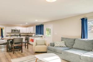 Charming Home with Yard 3 Mi to Downtown Guest house, Greenville