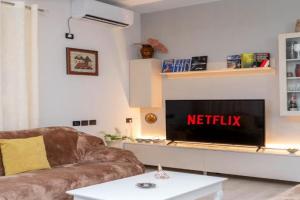 Spacious & Relaxing Home with Free Parking Apartments, Vlore