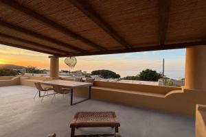 La Casuzza - garden and terrace sea view Guest house, Malfa