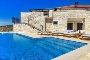 Luxury Villa Mare Heated Pool and Sea Views, Vinisce