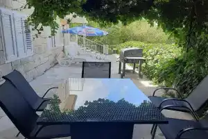 Apartments with parking space, Brac - 23372, Supetar