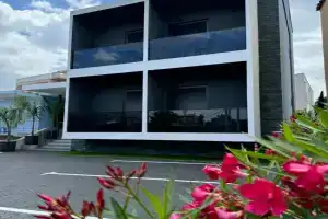 Kevin's ApartHotel, Vlore